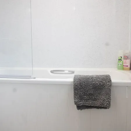 Adrian House, Near Hospital, Easy Parking + Garden * Καρλάιλ