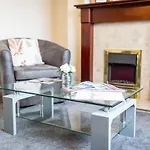 Adrian House, Near Hospital, Easy Parking + Garden *