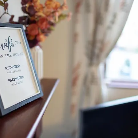 Apartmán Adrian House, Near Hospital, Easy Parking + Garden