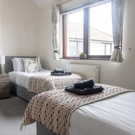 Adrian House, Near Hospital, Easy Parking + Garden