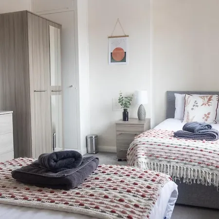 Apartment Adrian House, Near Hospital, Easy Parking + Garden *
