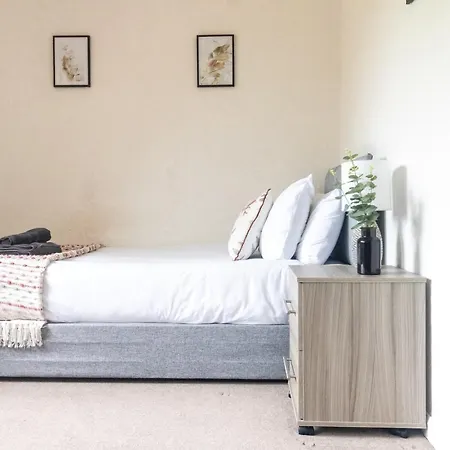 Apartmán Adrian House, Near Hospital, Easy Parking + Garden *