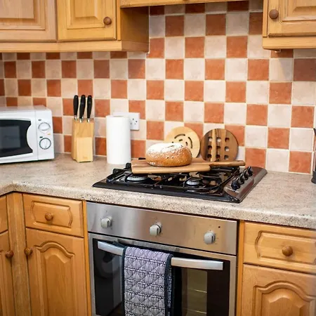 Apartment Adrian House, Near Hospital, Easy Parking + Garden *