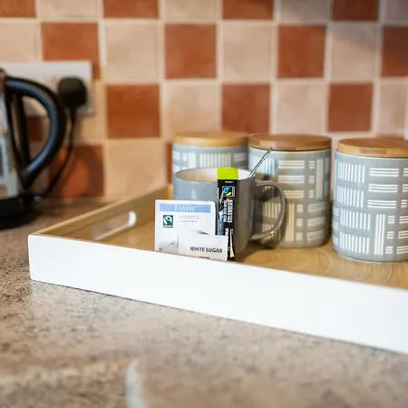 Adrian House, Near Hospital, Easy Parking + Garden *