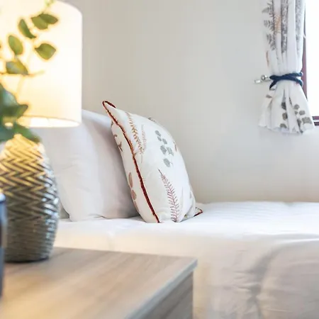 Adrian House, Near Hospital, Easy Parking + Garden Lejlighed Carlisle (Cumbria)