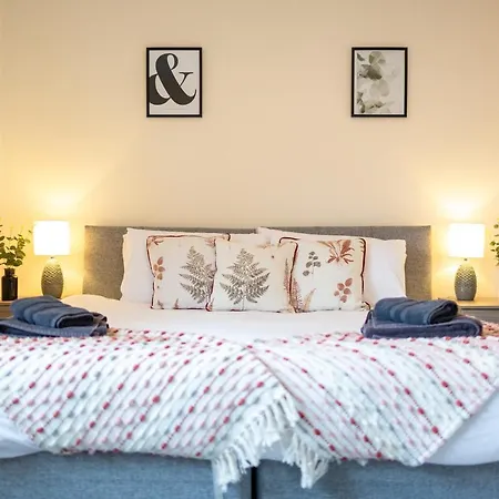 Adrian House, Near Hospital, Easy Parking + Garden