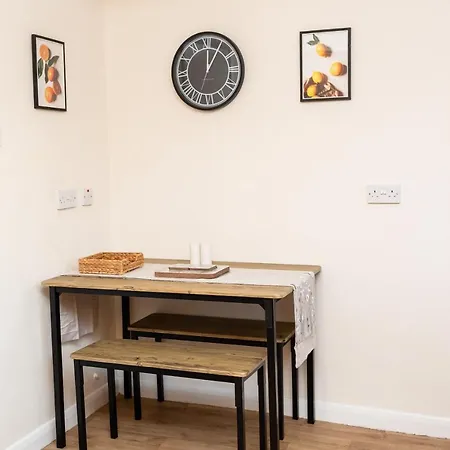 Apartment Adrian House, Near Hospital, Easy Parking + Garden *