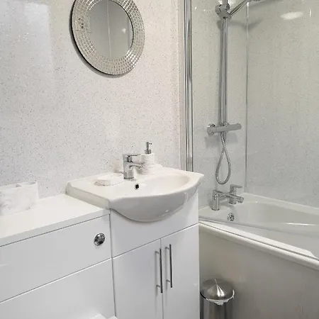 Apartment Adrian House, Near Hospital, Easy Parking + Garden Carlisle (Cumbria)