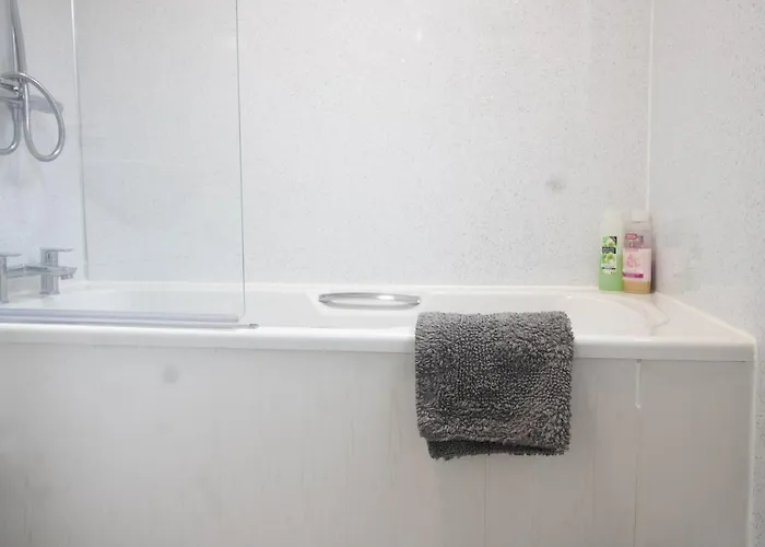 Adrian House, Near Hospital, Easy Parking + Garden * Carlisle (Cumbria)