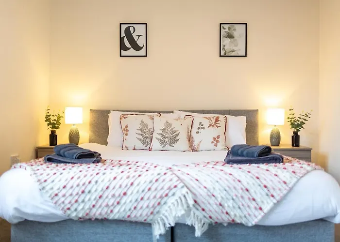 Adrian House, Near Hospital, Easy Parking + Garden