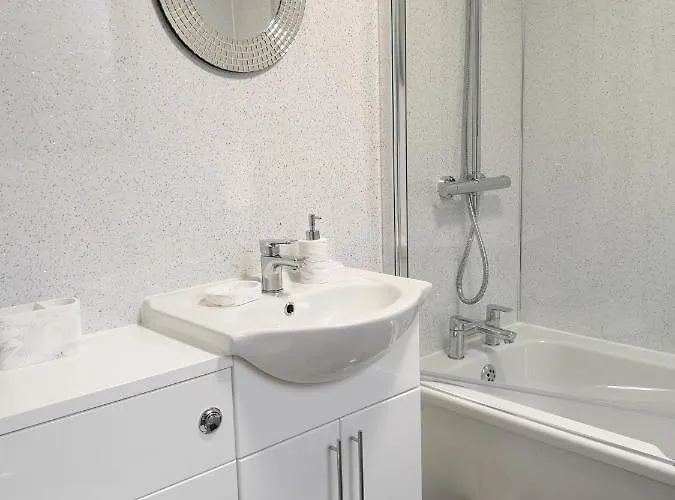 Apartament Adrian House, Near Hospital, Easy Parking + Garden Carlisle (Cumbria)